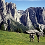 An idyllic September morning, setting out into the Rosengarten mountains.